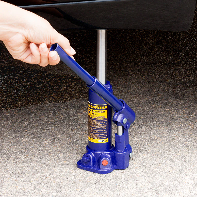 Goodyear Hydraulic Bottle Jack (2 to) - Image 4